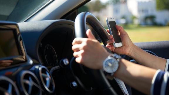 iPhone: arriva l’app che impedirà l’uso dello smartphone durante la guida