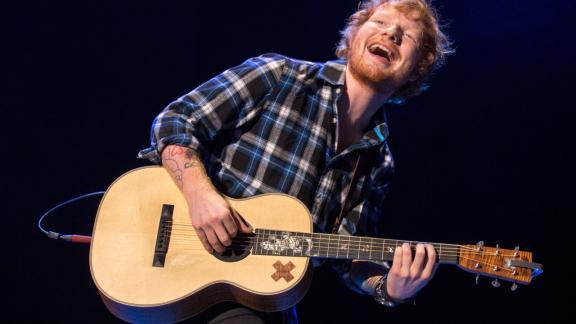 Ed Sheeran rivela il suo sogno: girare una scena d'amore con... Helen Mirren!