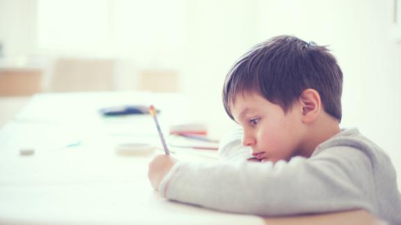 La commovente risposta di una prof a una mamma studentessa e lavoratrice