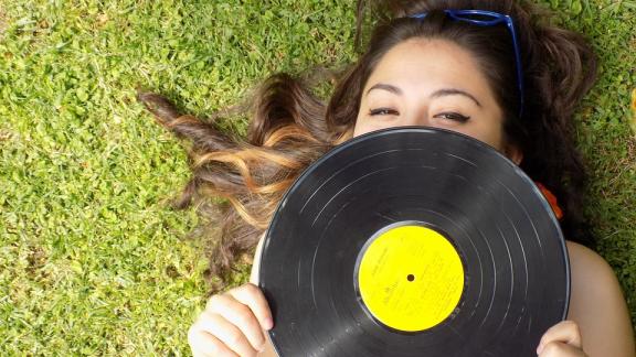 È vinil-mania, ora tutti hanno nostalgia dei dischi in vinile
