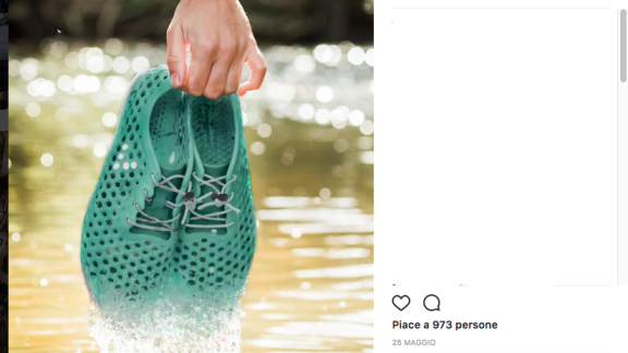 Arriva la prima scarpa fatta di alghe. Che aiuterà a ripulire i mari e i bacini acquiferi