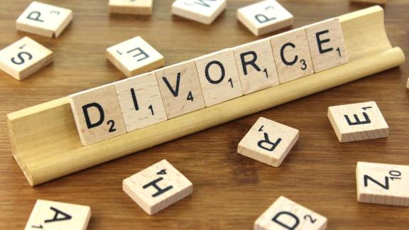 Lui non risponde ai messaggi: lei ottiene il divorzio