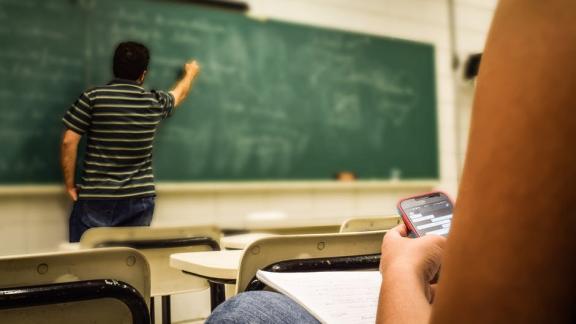 Istruzione: sarà concesso un uso (consapevole) di smartphone e tablet in aula