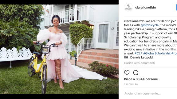 Rihanna dona biciclette ai bambini del Malawi per andare a scuola