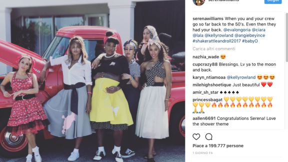 Serena Williams festeggia l'ultimo mese di gravidanza... negli Anni '50