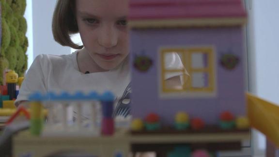 Sienna, la bambina che a 9 anni diventa una piccola designer Lego 