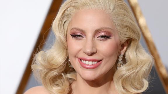 Lady Gaga cancella lo show di Montreal. Ma offre la pizza ai fan...