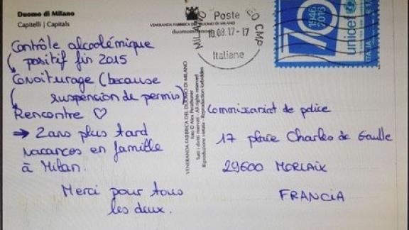 Le ritirano la patente e così trova l'amore. Dopo due ringrazia la Polizia