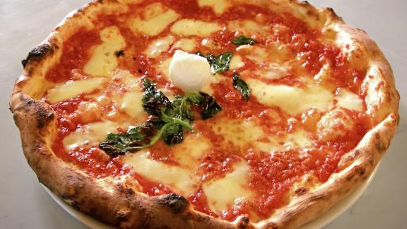 95 pizze, venti litri di coca cola, perfino una love story: ecco le storie più incredibili sul cibo a domicilio