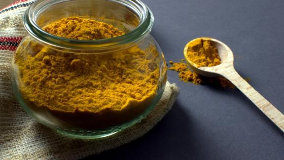 La curcuma combatte l’Alzheimer, ecco la ricerca che lo conferma