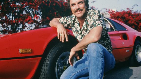 Magnum P.I. torna in tv con una nuova serie: sarà Jay Hernandez a dare il volto al mitico investigatore privato
