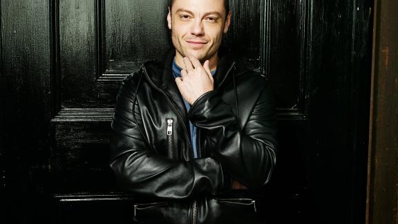 Tanti auguri Tiziano Ferro! Ecco il video dove spegne le candeline… Max!