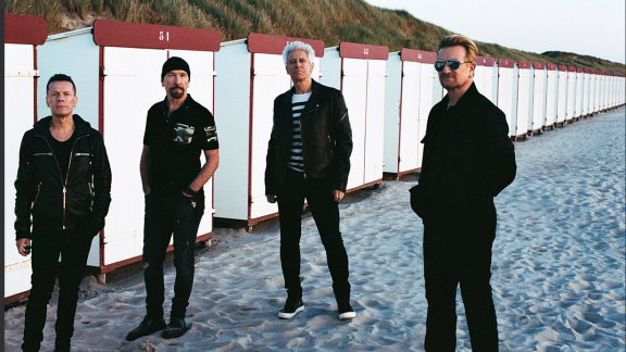 U2: The Edge pubblica una foto da Aosta. E il web si scatena