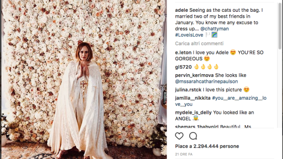 Adele si fa ministro di culto. E celebra le nozze di una coppia di amici...