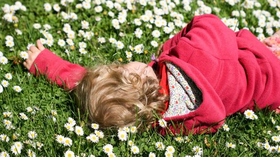 Non dormi e hai l'ansia? La colpa è della primavera...