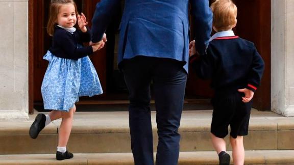 George e Charlotte hanno conosciuto il loro nuovo fratellino