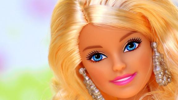 Svelato in un tweet il cognome di Barbie