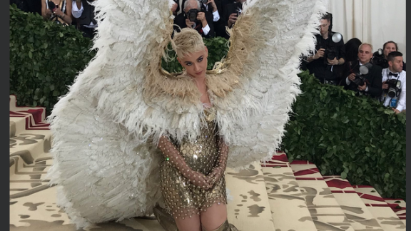 Met Gala: dite la vostra! Meglio il diavolo... o l'acqua santa?