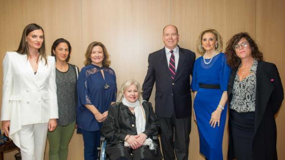 Premio alle super donne che aiutano il prossimo