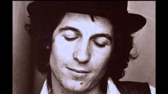 Oggi sono 37 anni senza Rino Gaetano, voce immortale della musica italiana
