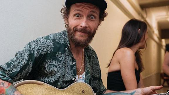 Proposta di matrimonio al live di Jovanotti e lui scrive: «Mi fate commuovere ragazzi!»