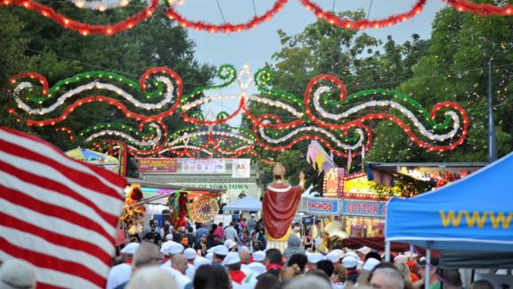 Festa di San Gennaro a New York: guardate cosa succede a Little Italy!