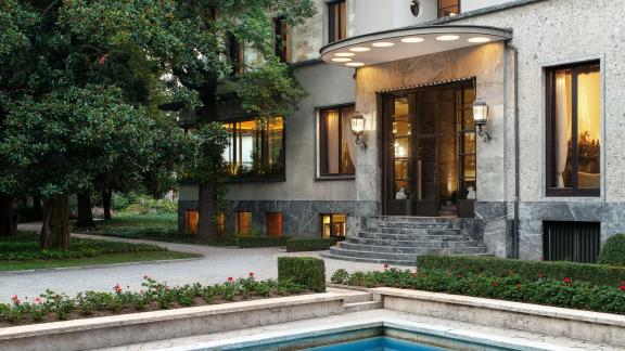 “Dentro le case milanesi 1923-1973”: la mostra mercato a Villa Necchi Campiglio (Milano)