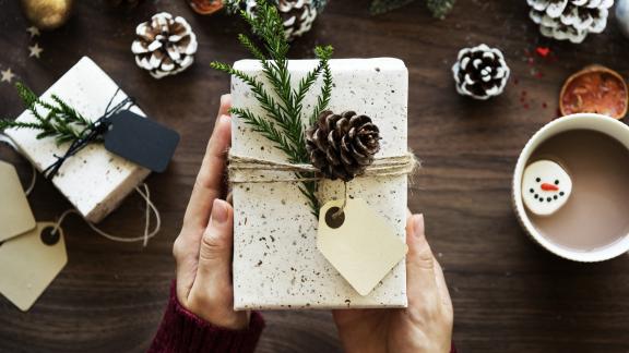 Regali di Natale e oroscopo: ecco cosa regalare segno per segno