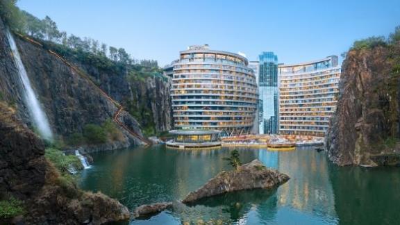 Cina: ecco l’esclusivo hotel di lusso costruito sotto il livello del suolo