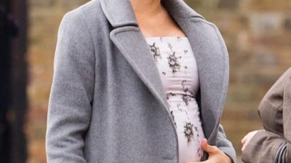 Meghan Markle e il pancione in evidenza: «Oggi sembro molto incinta»