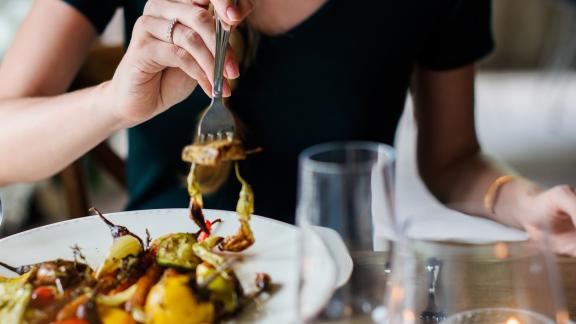 Ceni tardi e salti la colazione? Metti a rischio la tua salute!