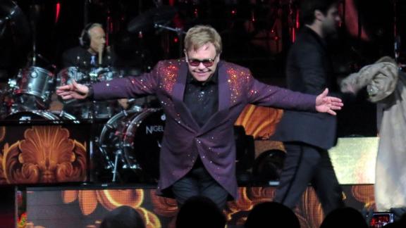 Elton John: annullato il concerto di Verona