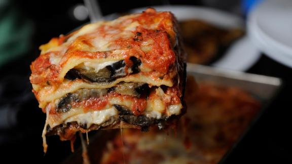 Ecco la parmigiana perfetta (con i consigli di Antonino Cannavacciuolo)