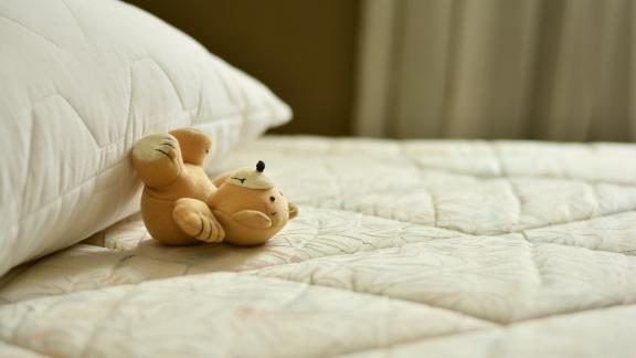 Si mette più a rischio la propria vita stando seduti o quando ci si alza dal letto?