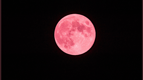 La Luna Fragola influenza anche i segni zodiacali. Ecco come