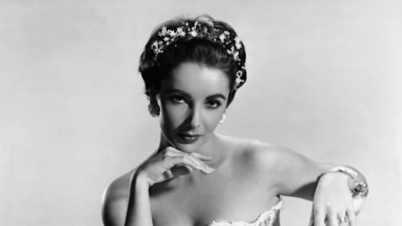 Anche gli indimenticabili gioielli di Elizabeth Taylor in mostra a Roma