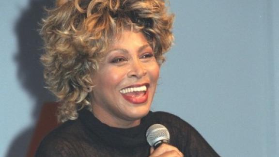 Tina Turner ringrazia i fan per gli auguri di compleanno. E il suo messaggio è un inno positivo alla vita!