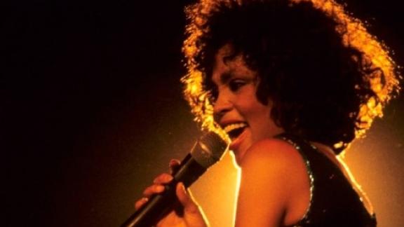 4 dicembre: Whitney Houston confessa il suo dolore in un'intervista shock