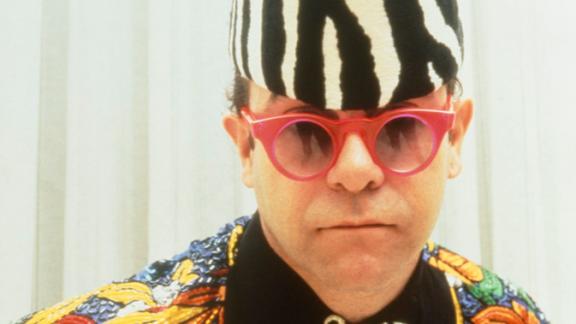 19 dicembre: una canzone di Elton John entra per la prima volta nella classifica dei singoli più venduti negli Stati Uniti