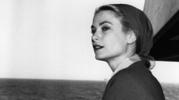 Grace Kelly: la sua lezione di stile per la spiaggia è ancora attualissima