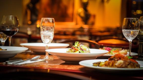 Cena al ristorante ? Ecco come, grazie al menù, il ristoratore può influenzare le nostre scelte