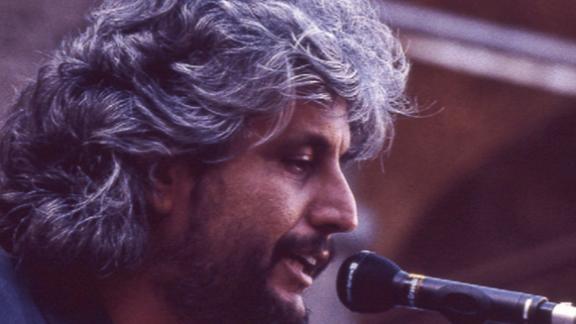 Pino Daniele:  Napoli gli rende omaggio con una splendida luminaria