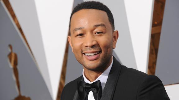 John Legend eletto uomo più sexy del mondo. E la moglie commenta così...