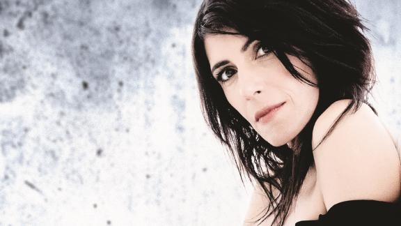 Giorgia dà l'ultimo addio alla mamma di Alex Baroni