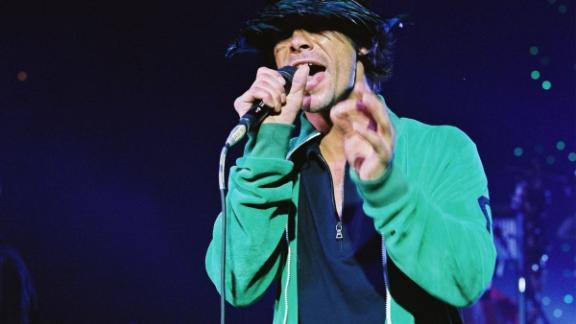 Jamiroquai: Jay Kay rifà Bowie. Ma cambia qualcosa...