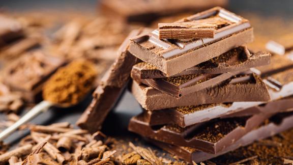 Come fare i biscotti al cioccolato light, senza cottura e con solo due ingredienti