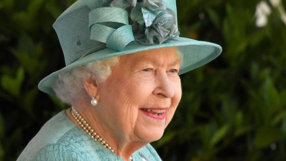 La regina Elisabetta potrebbe lasciare la guida del regno