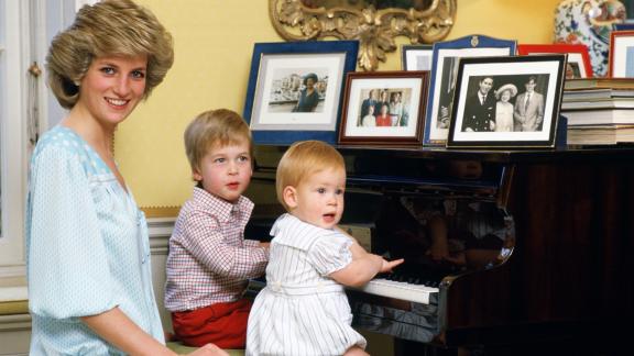 Lady Diana: solo William e Harry la ricordano nel giorno del suo compleanno