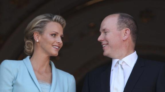 La Principessa Charlene affascinante nella foto per l'anniversario di matrimonio