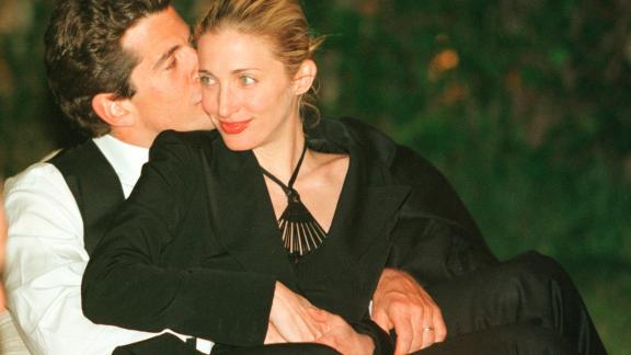 John John Kennedy e Carolyn  Bessette: ventun anni fa la tragica fine nell'Oceano